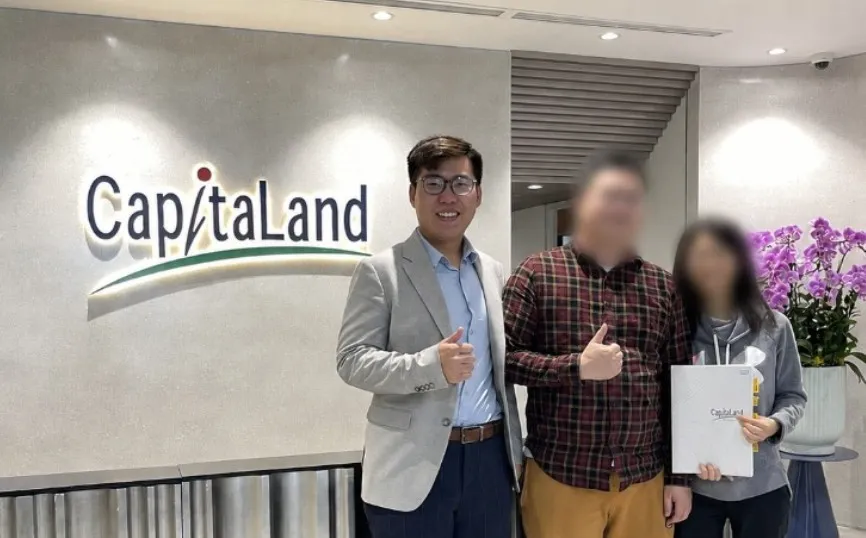 越富置產團隊陪同客戶確認越南房產簽約文件